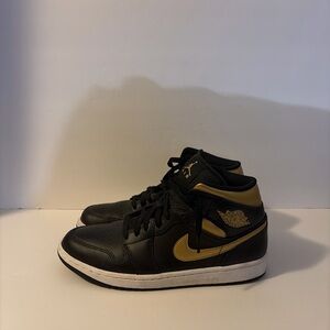 Nike Air Jordan 1 Mid Black Metallic Gold Sneakers DQ8426-071 Men’s Size 10